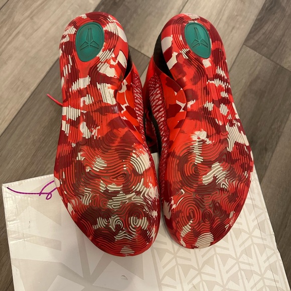 Kobe 9 Elite ‘Christmas’ - Size 12 - slightly worn - Picture 6 of 7